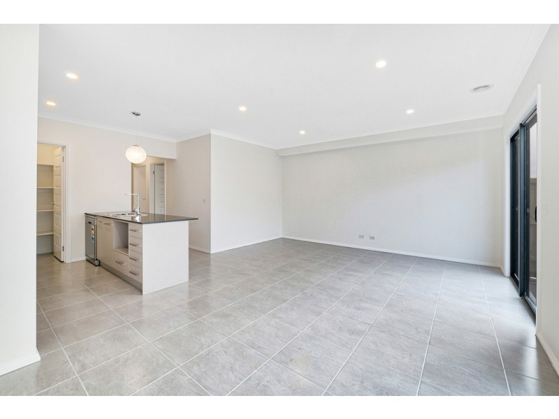 3 Moroak Crescent, Clyde North VIC 3978