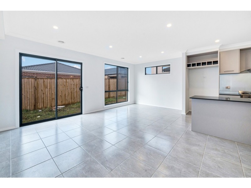 3 Moroak Crescent, Clyde North VIC 3978