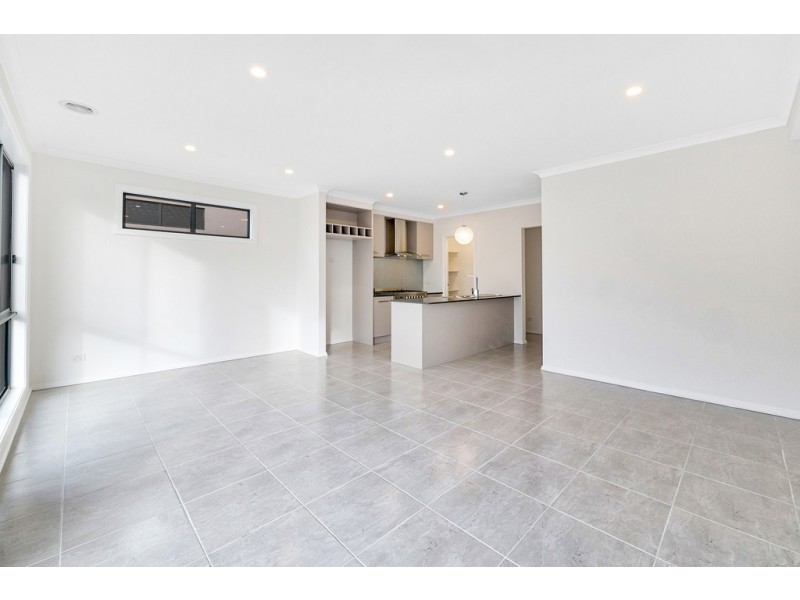 3 Moroak Crescent, Clyde North VIC 3978