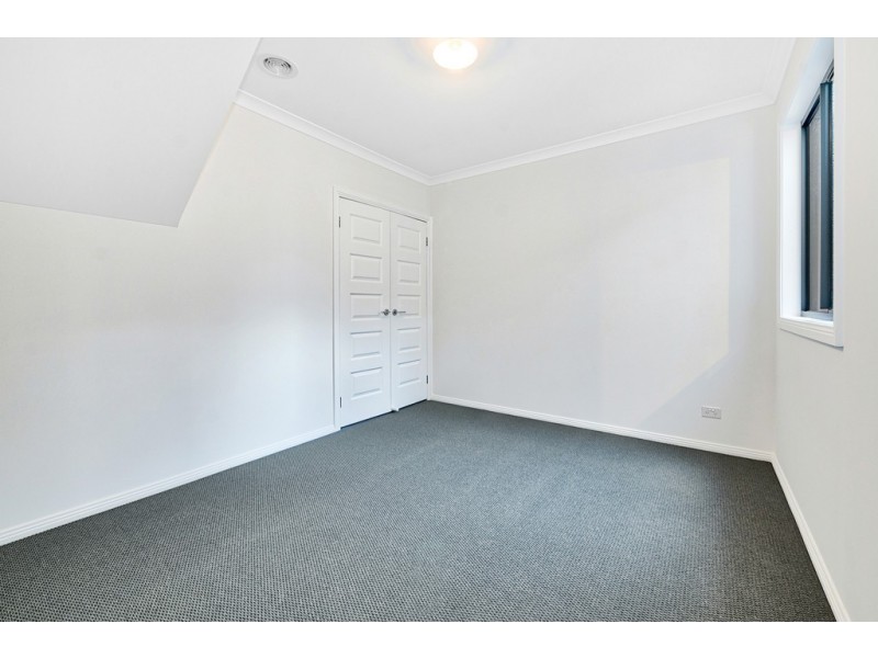 3 Moroak Crescent, Clyde North VIC 3978