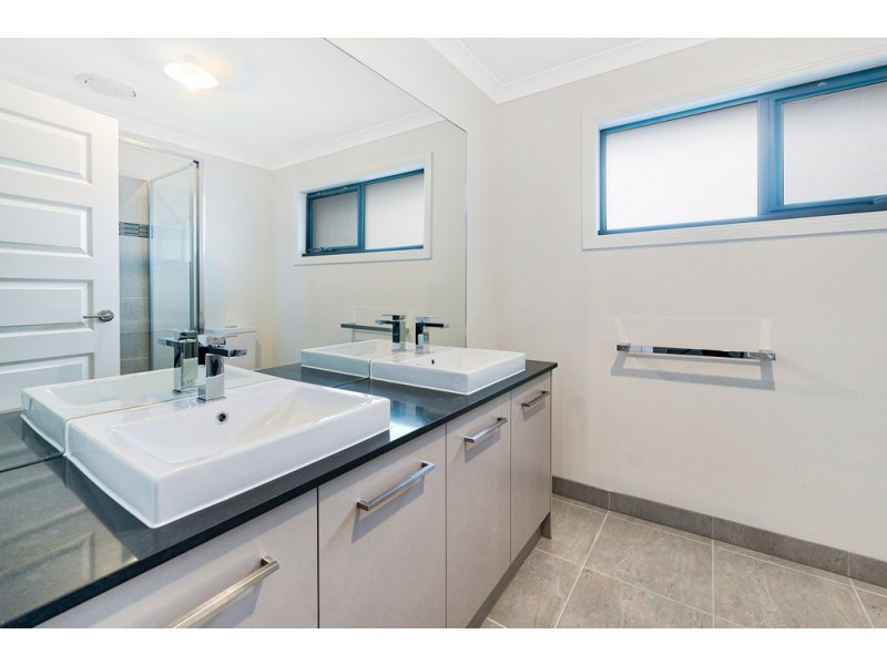 3 Moroak Crescent, Clyde North VIC 3978