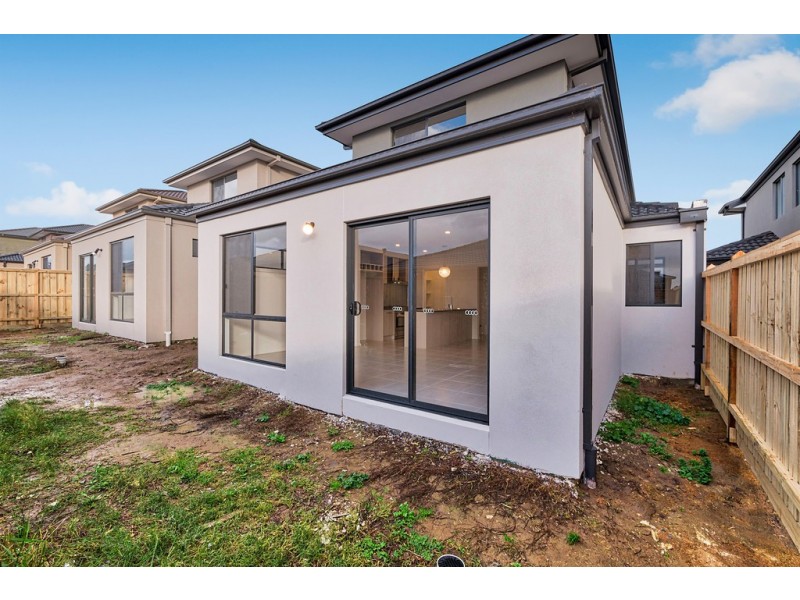 3 Moroak Crescent, Clyde North VIC 3978