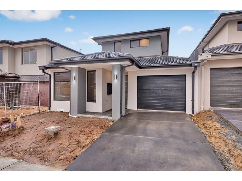 3 Moroak Crescent, Clyde North VIC 3978