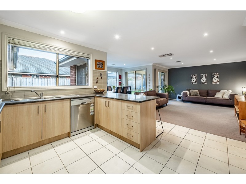 13 Donohue Street, Cranbourne East VIC 3977