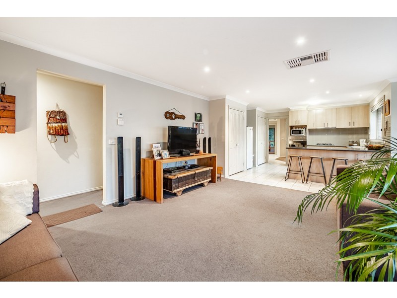 13 Donohue Street, Cranbourne East VIC 3977