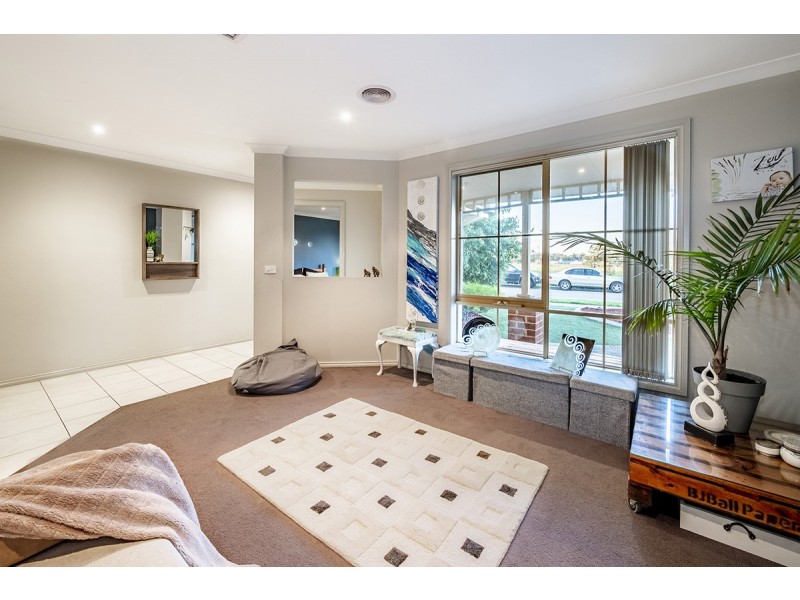 13 Donohue Street, Cranbourne East VIC 3977