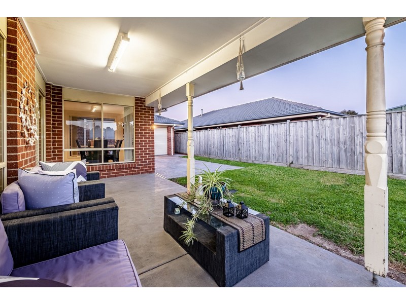13 Donohue Street, Cranbourne East VIC 3977