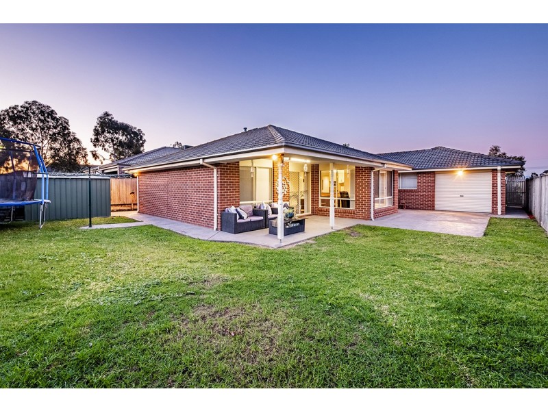 13 Donohue Street, Cranbourne East VIC 3977