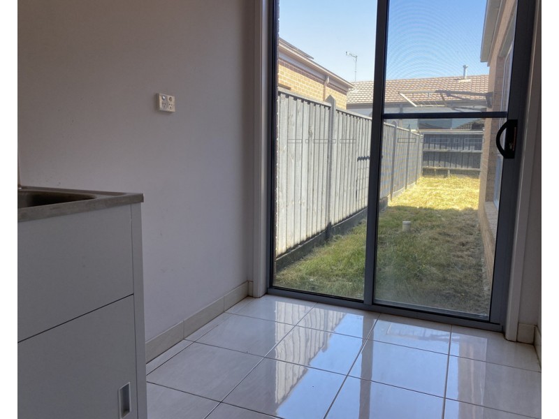 10 Watford Avenue, Cranbourne West VIC 3977