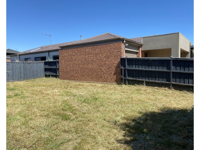 10 Watford Avenue, Cranbourne West VIC 3977