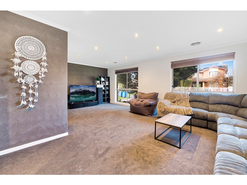 3 Frances Crescent, Cranbourne North VIC 3977