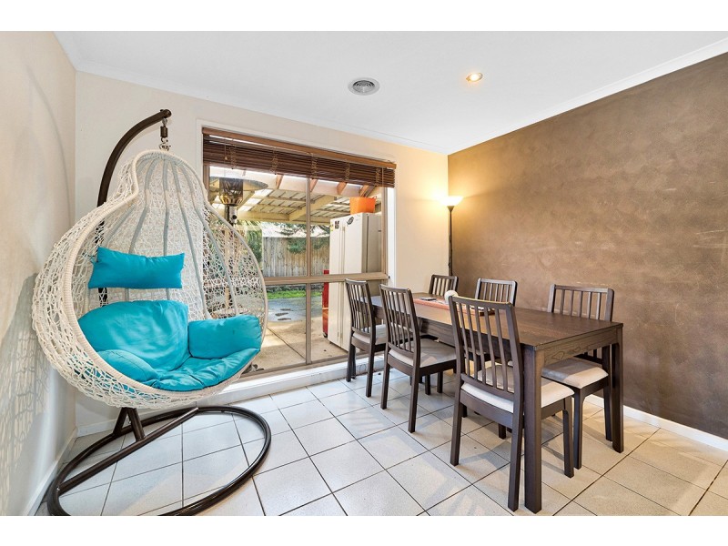 3 Frances Crescent, Cranbourne North VIC 3977