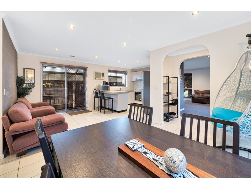 3 Frances Crescent, Cranbourne North VIC 3977