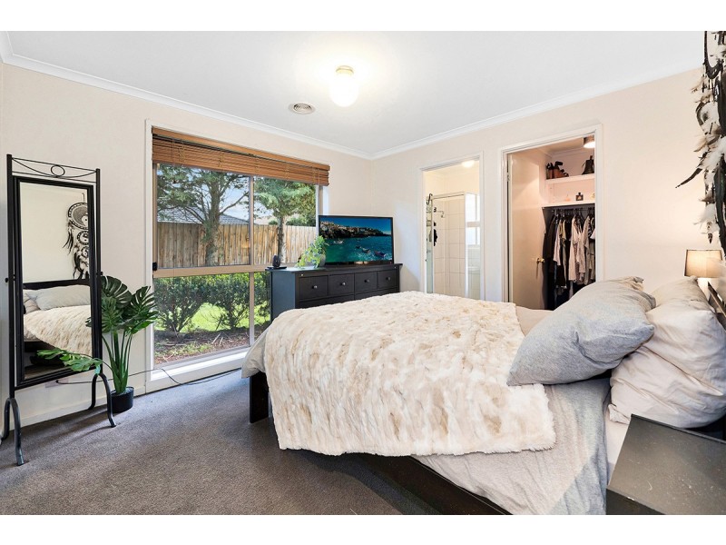 3 Frances Crescent, Cranbourne North VIC 3977