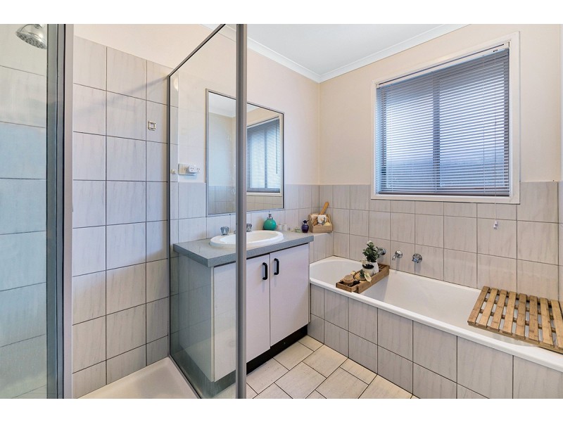 3 Frances Crescent, Cranbourne North VIC 3977