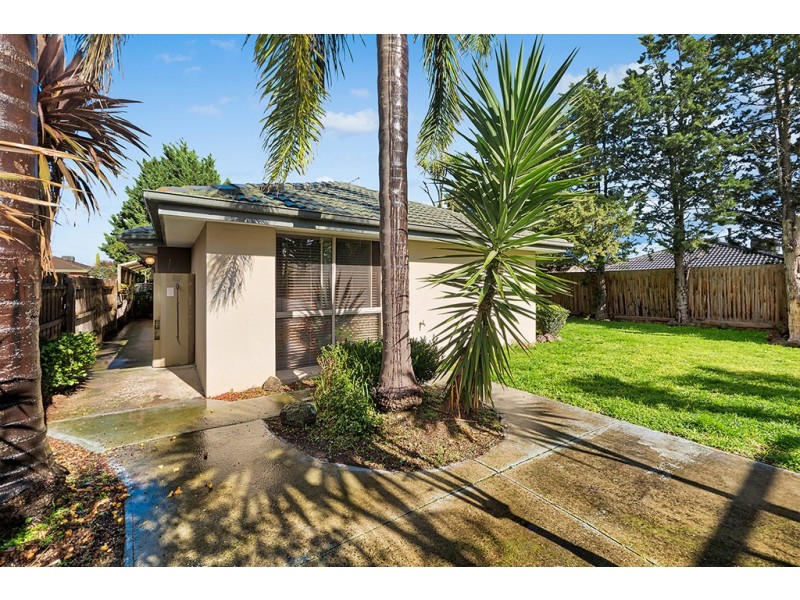 3 Frances Crescent, Cranbourne North VIC 3977