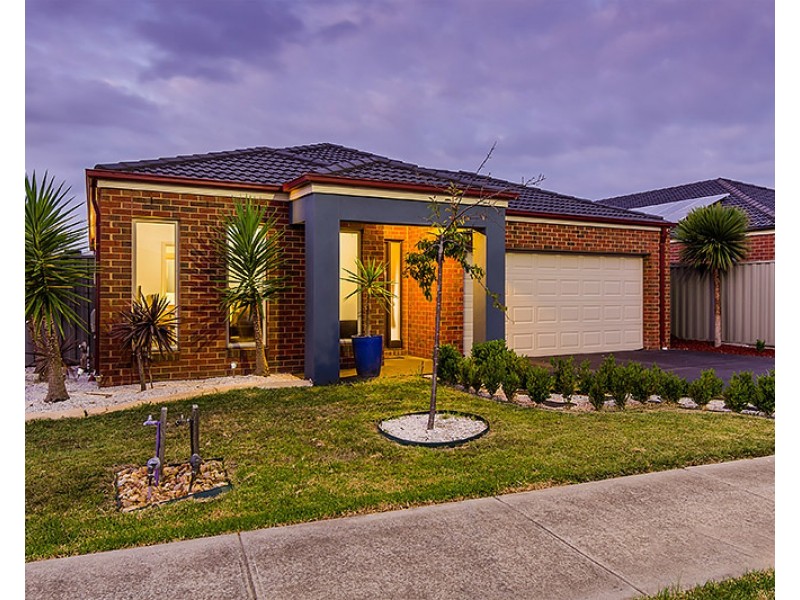 34 Thurvaston Cres, Cranbourne East VIC 3977