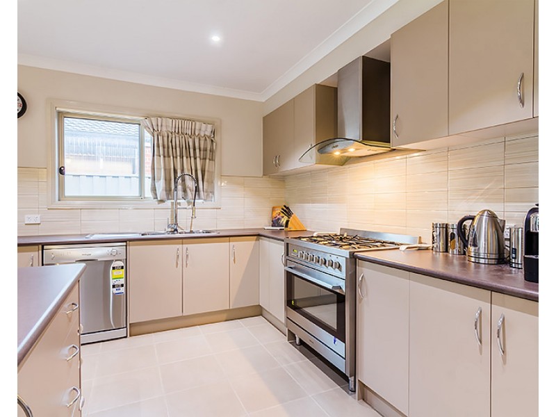 34 Thurvaston Cres, Cranbourne East VIC 3977