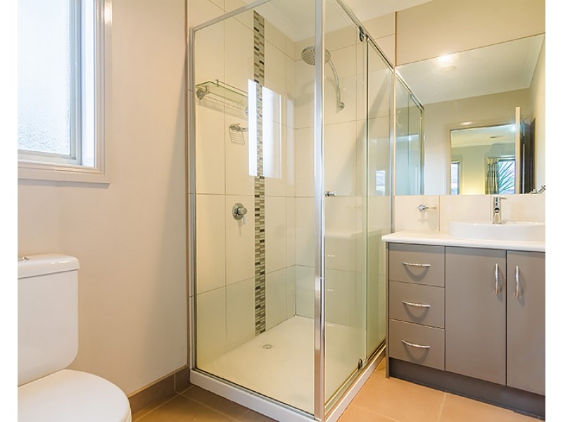 34 Thurvaston Cres, Cranbourne East VIC 3977