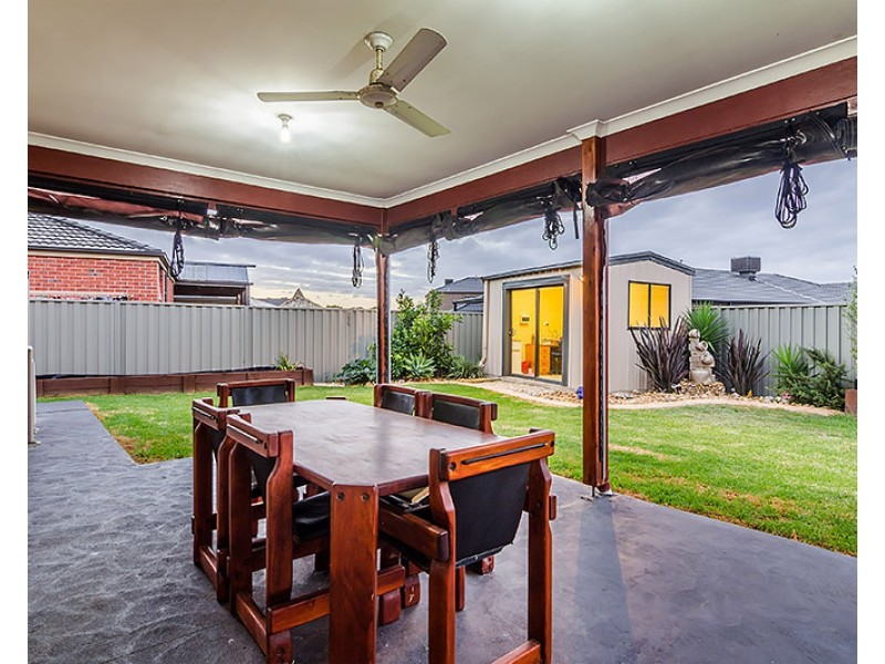 34 Thurvaston Cres, Cranbourne East VIC 3977