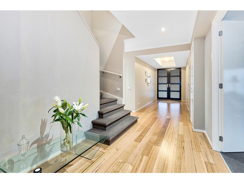 3 Hollingrove Avenue, Clyde North VIC 3978