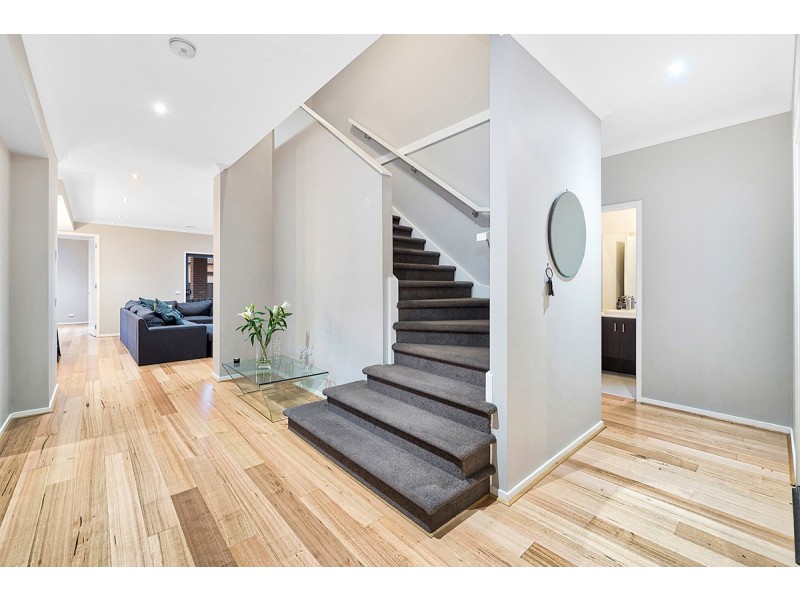 3 Hollingrove Avenue, Clyde North VIC 3978