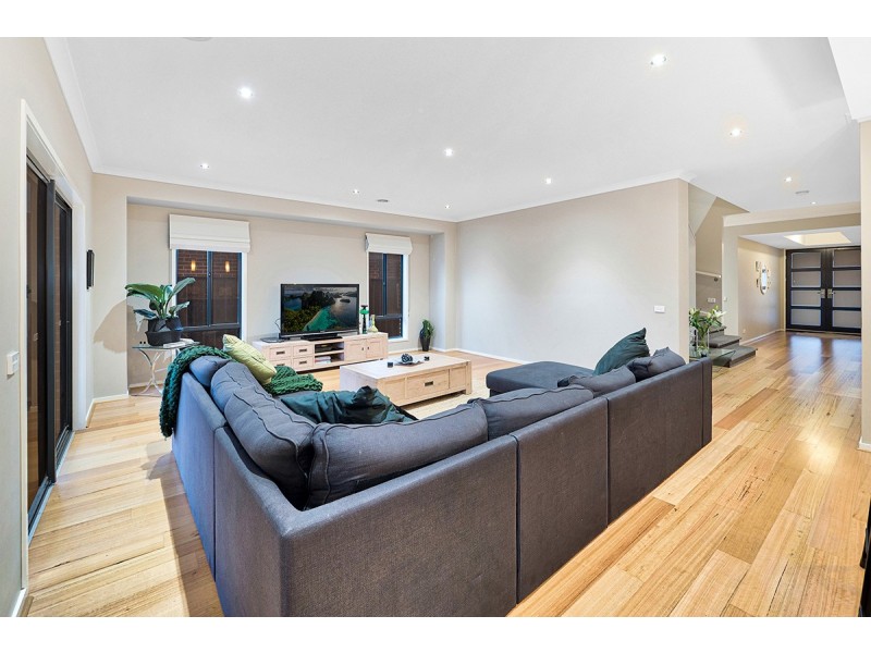 3 Hollingrove Avenue, Clyde North VIC 3978