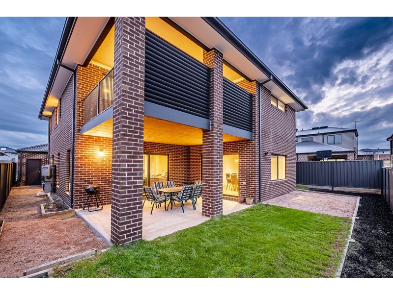 3 Hollingrove Avenue, Clyde North VIC 3978