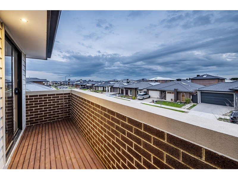 3 Hollingrove Avenue, Clyde North VIC 3978