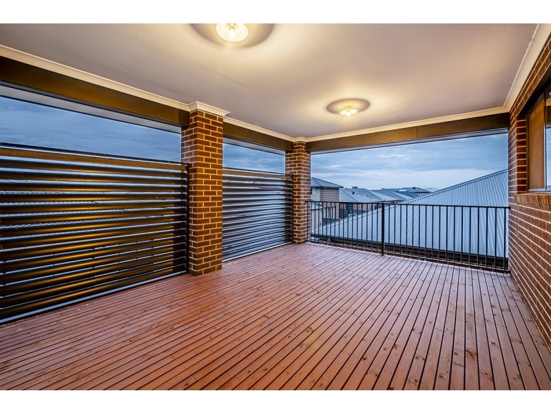 3 Hollingrove Avenue, Clyde North VIC 3978