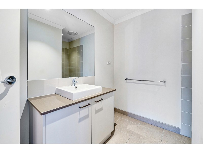 24 Royaloak Crescent, Cranbourne East VIC 3977