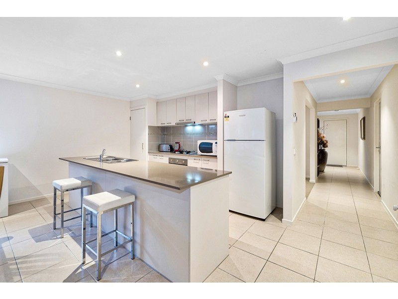 24 Royaloak Crescent, Cranbourne East VIC 3977