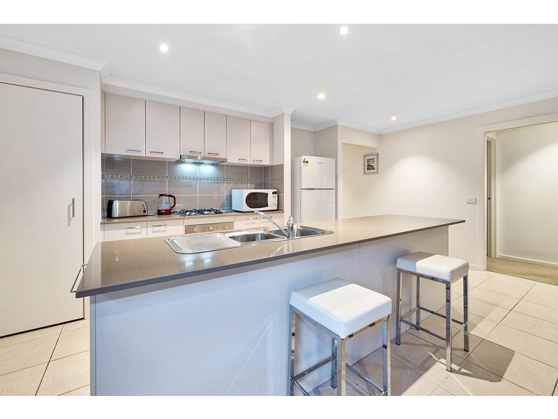 24 Royaloak Crescent, Cranbourne East VIC 3977