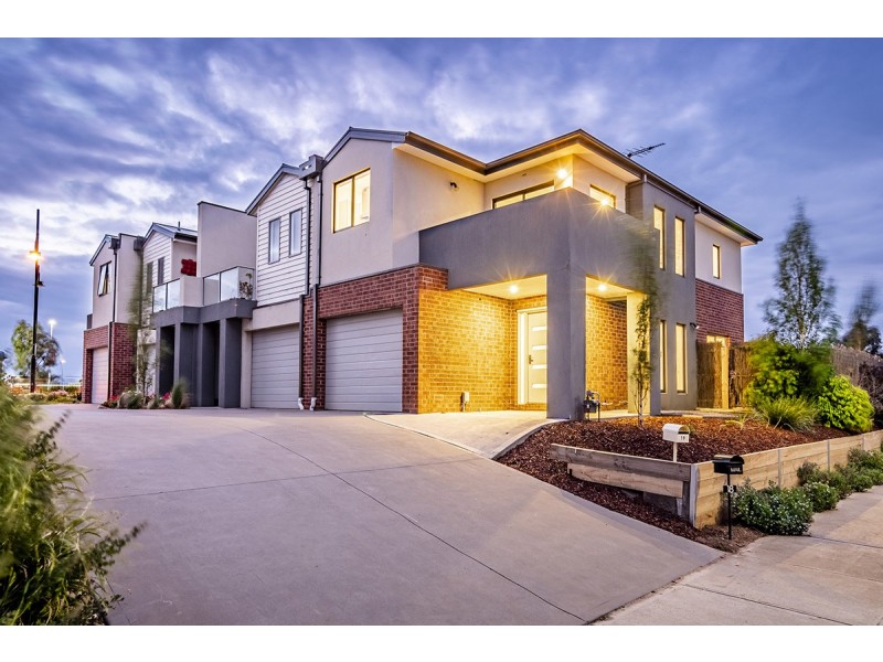 19/10 Mickleham Drive, Cranbourne North VIC 3977