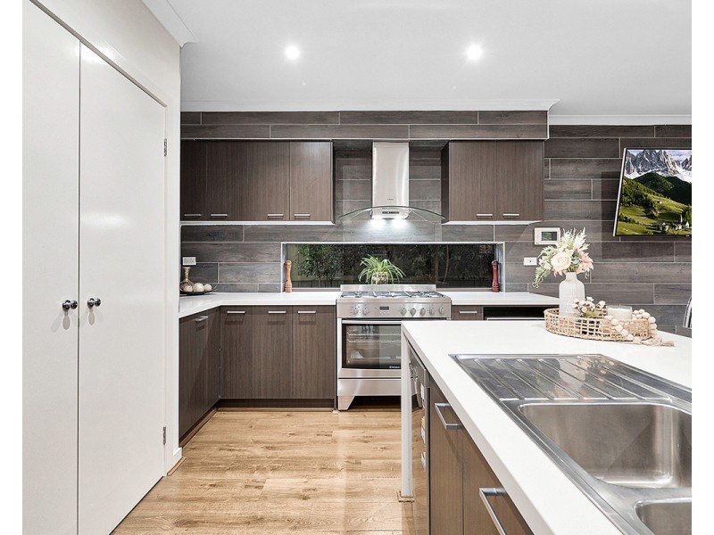 208 Alisma Boulevard, Cranbourne North VIC 3977