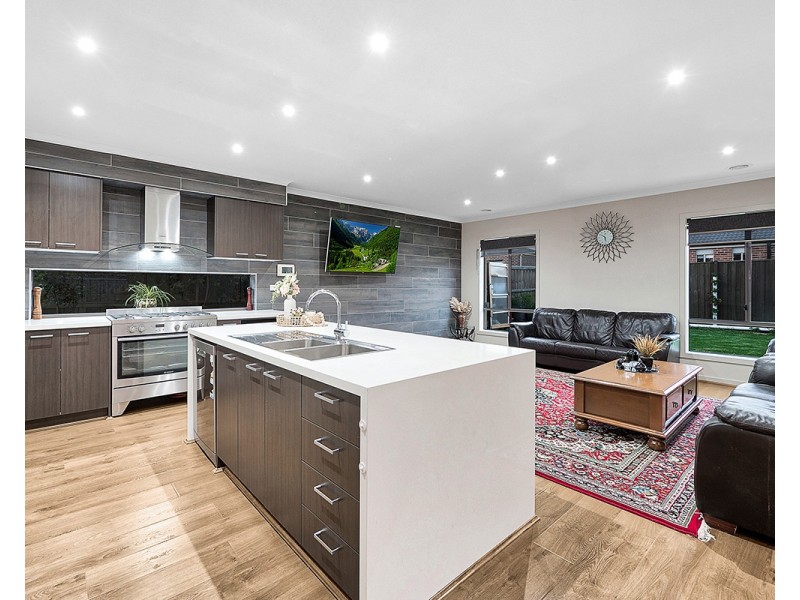 208 Alisma Boulevard, Cranbourne North VIC 3977