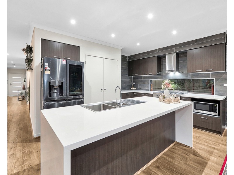 208 Alisma Boulevard, Cranbourne North VIC 3977