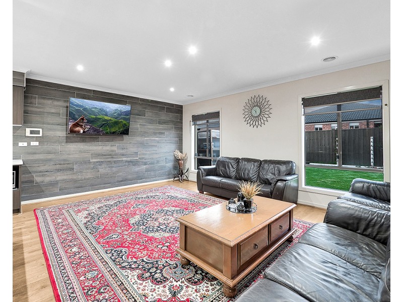 208 Alisma Boulevard, Cranbourne North VIC 3977