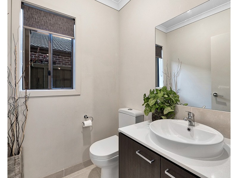 208 Alisma Boulevard, Cranbourne North VIC 3977