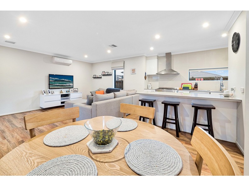 1 Symons Street, Cranbourne East VIC 3977
