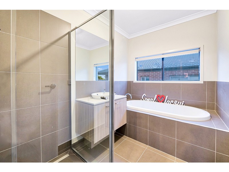 1 Symons Street, Cranbourne East VIC 3977