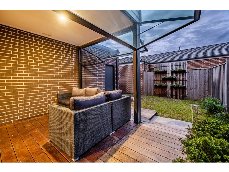 1 Symons Street, Cranbourne East VIC 3977