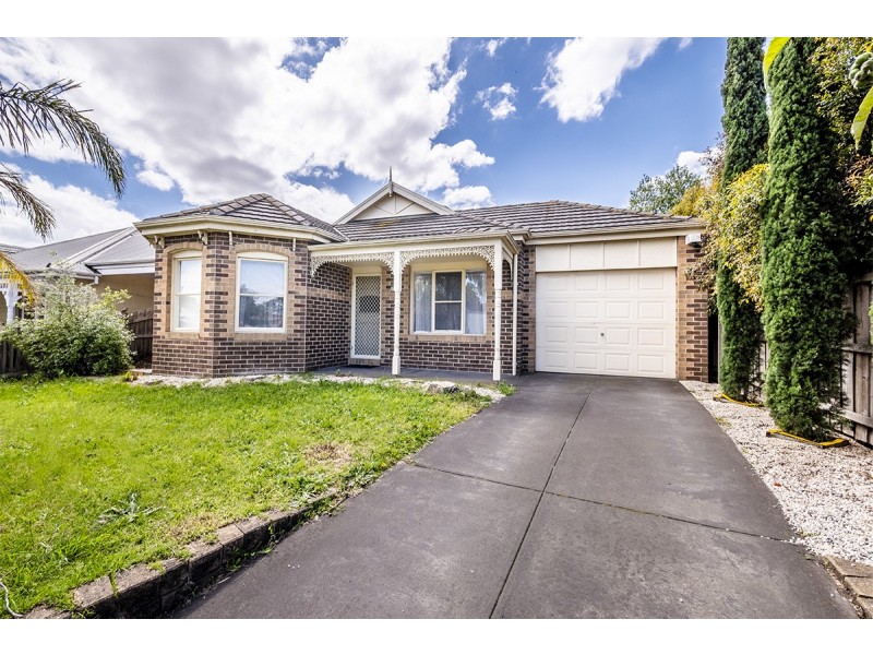 16 Darcy Niland Crescent, Lynbrook VIC 3975