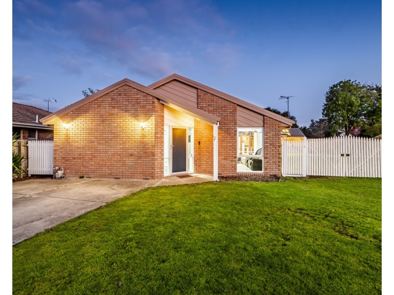 7 Filbert Court, Cranbourne North VIC 3977