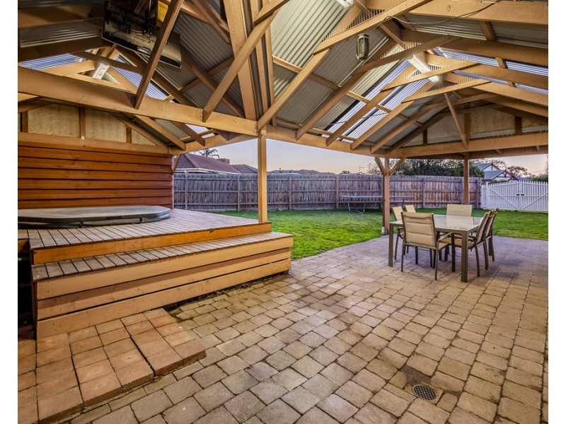 7 Filbert Court, Cranbourne North VIC 3977