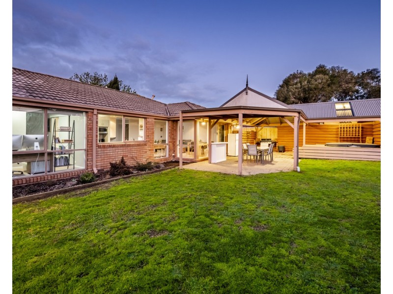 7 Filbert Court, Cranbourne North VIC 3977