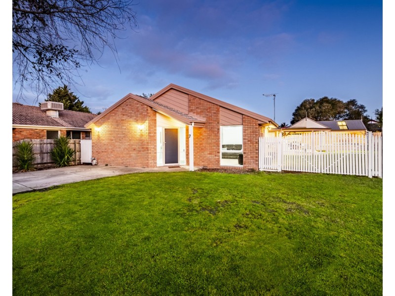 7 Filbert Court, Cranbourne North VIC 3977