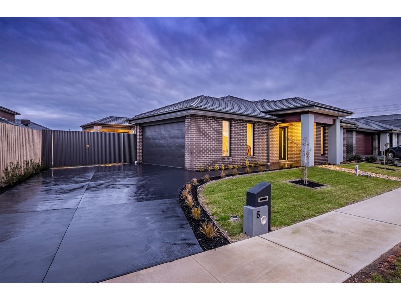 5 Pedro Street, Clyde North VIC 3978