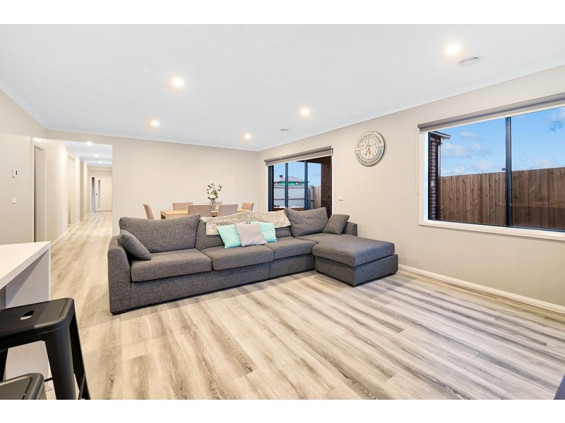 5 Pedro Street, Clyde North VIC 3978