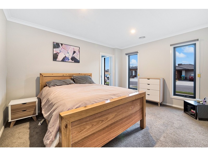 5 Pedro Street, Clyde North VIC 3978